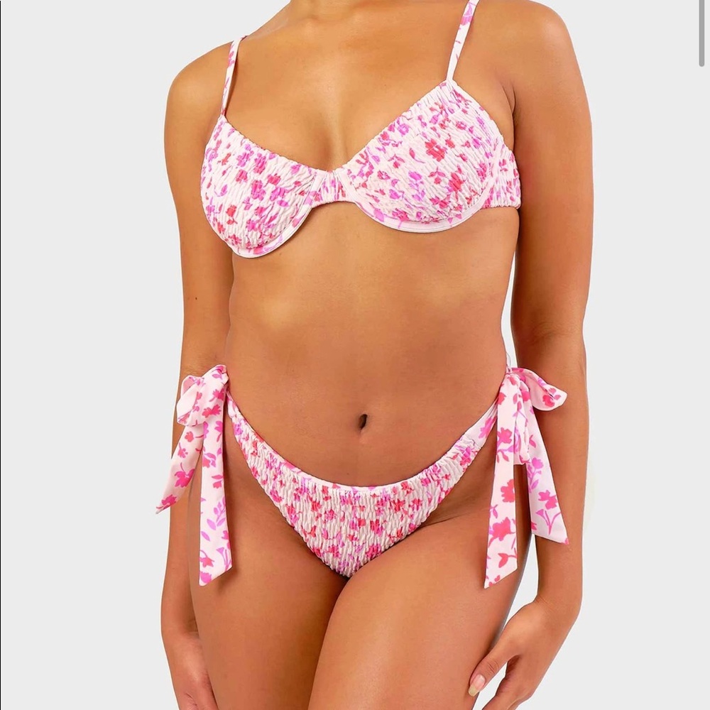 Blackbough swim pink romance top. New with tags. Size Large